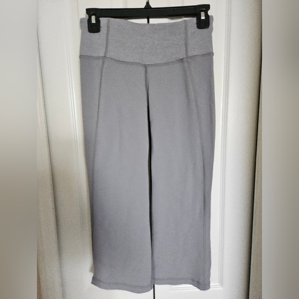 lululemon athletica Gray Activewear Tag Detail - Picture 2 of 7